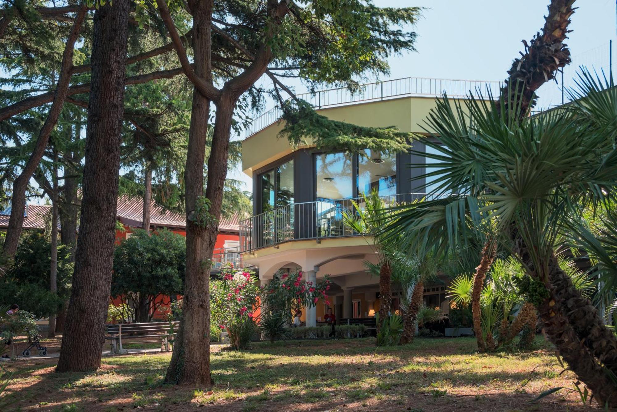 Floramare Health Resort Изола Екстериор снимка
